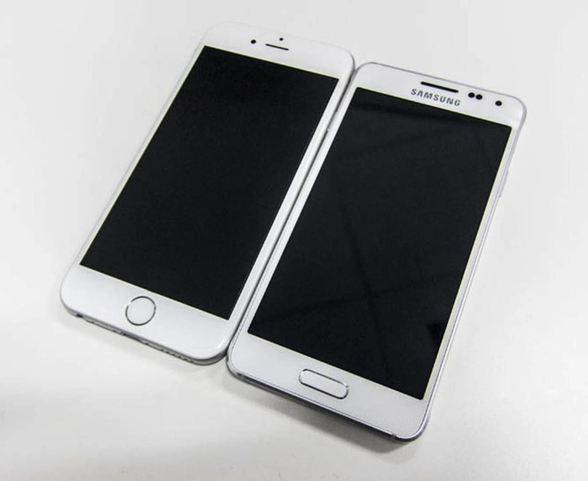 The Galaxy Alpha looks almost similar to the iPhone 6. Almost.
