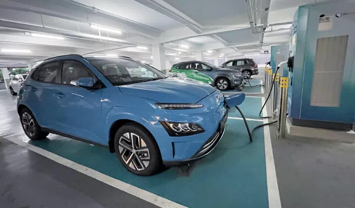 Even with a DC50 charger, a full charge is likely to take close to an hour.