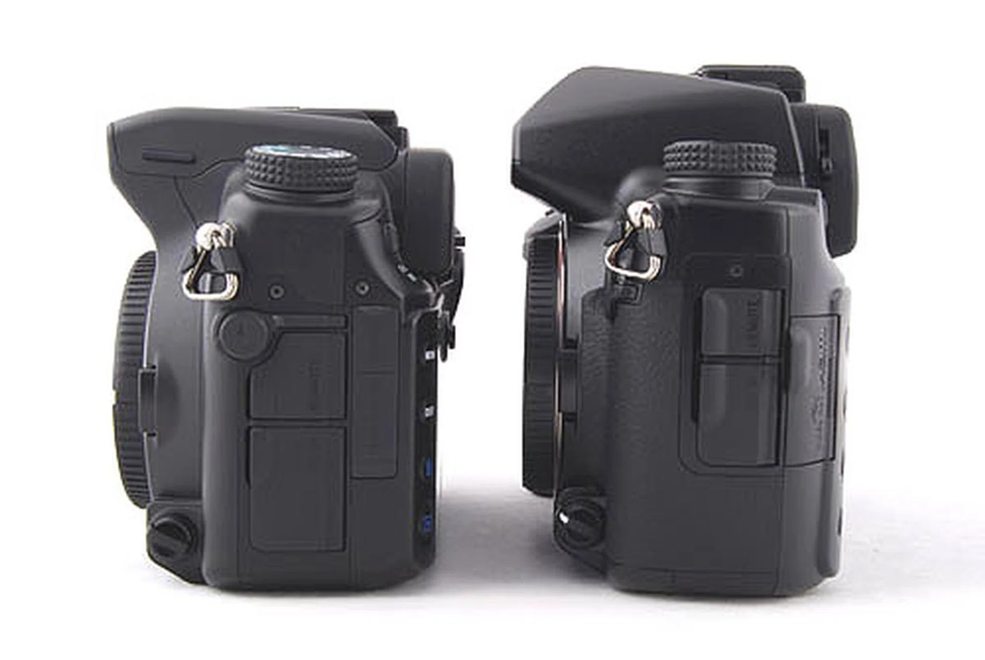 The left side of the camera hasn't changed much from the A700 either, although the placements of the different connections are pretty apparent.