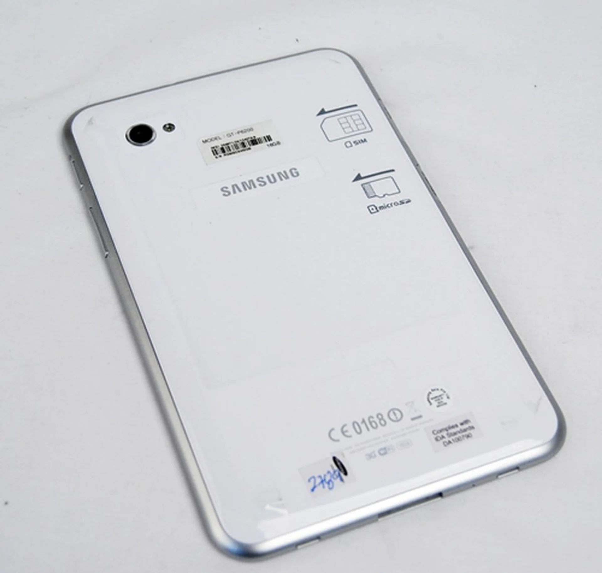 There is nothing much on the back of the Samsung Galaxy Tab 7.0 Plus except for the 3-megapixel rear autofocus camera with LED flash. 