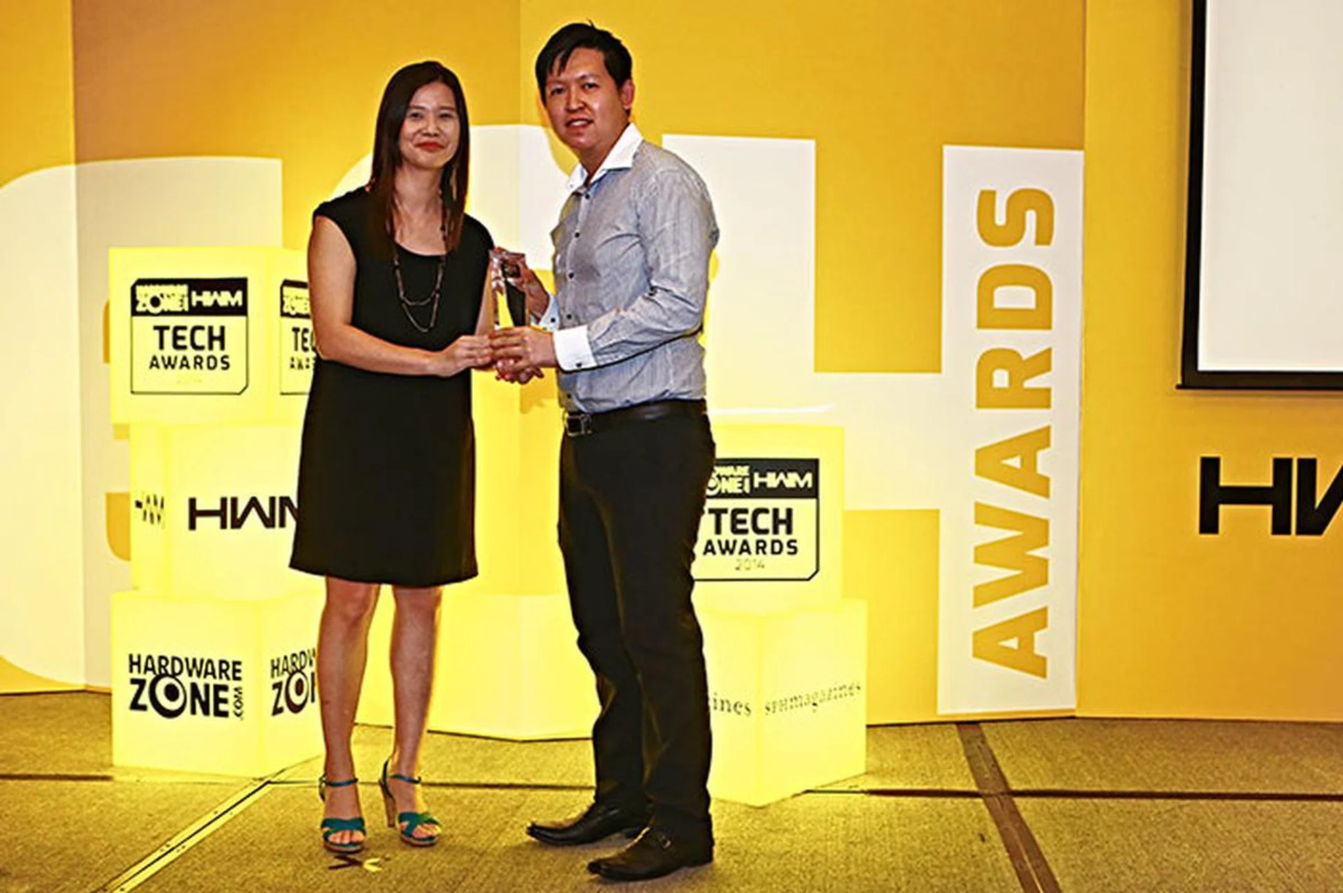 ASUS won a total of four awards, including Editor's Choice for Best Intel Motherboard, and Readers' Choice for Best Graphics Card Brand, Best Motherboard Brand, and Best Wireless Networking Brand. Here's Mr. Desmond Soh, Business Development Manager for ASUS, receiving the trophy.