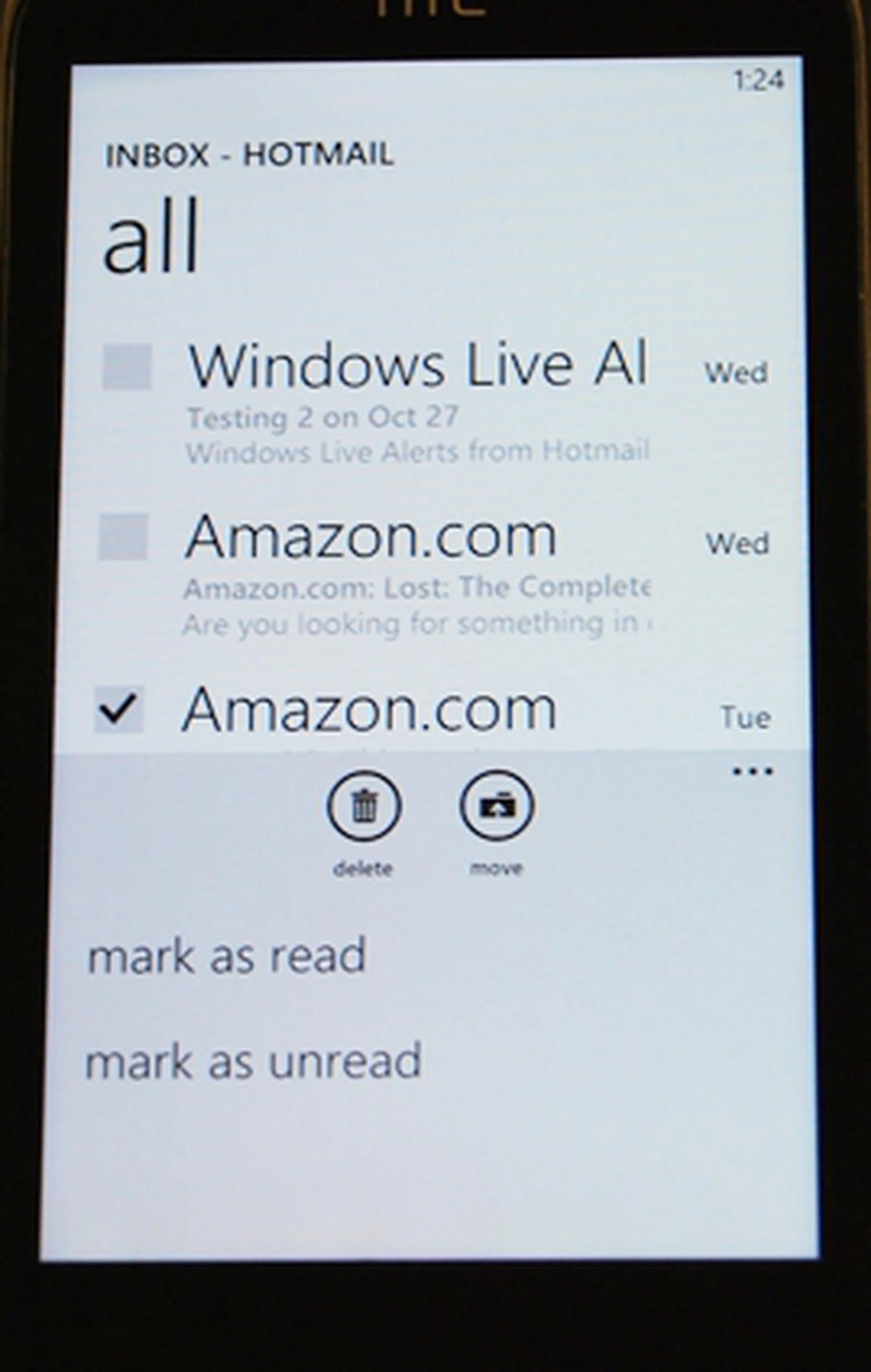 We liked the fact that a simple tap on the left of the email will allow us to mass select our mails.