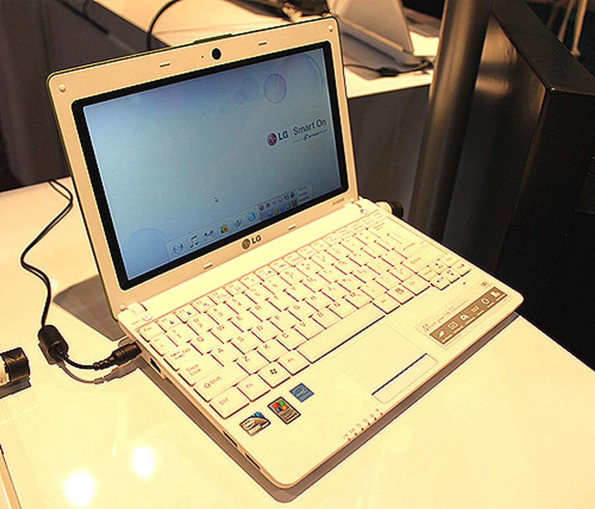 The X120 mini notebook has a 1.6GHz Intel Atom N270 processor with 1GB RAM and a 160GB HDD. The X120-L without 3.75G connectivity is going for $699 and comes with a free slip case, Microsoft Office Home & Student Edition and a LG slim external DVD-writer.
