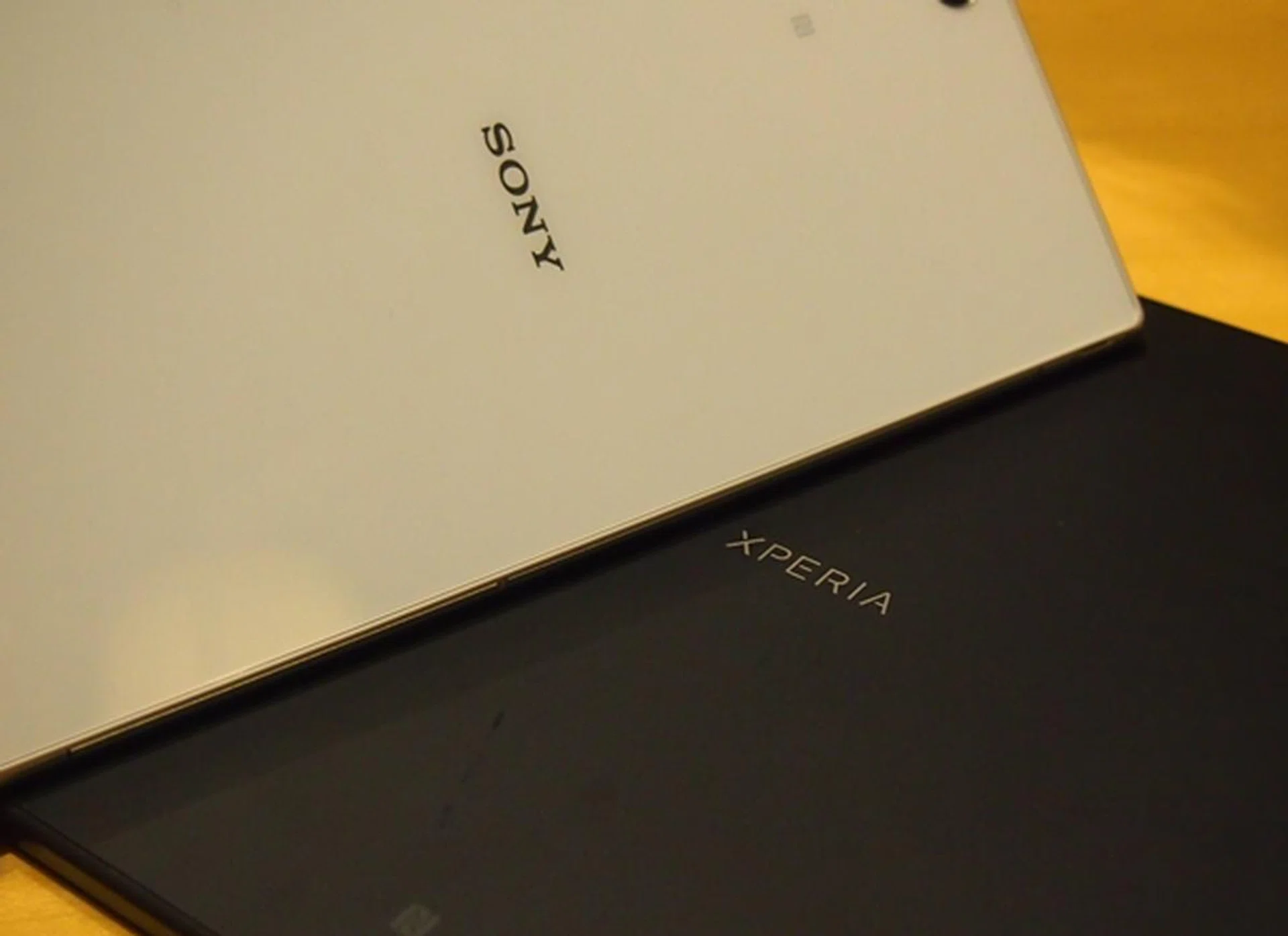 If the Sony Xperia Z Ultra used the same matte plastic as its tablet sibling (the Xperia Tablet Z), fingerprints and smudges would hardly have been an issue.