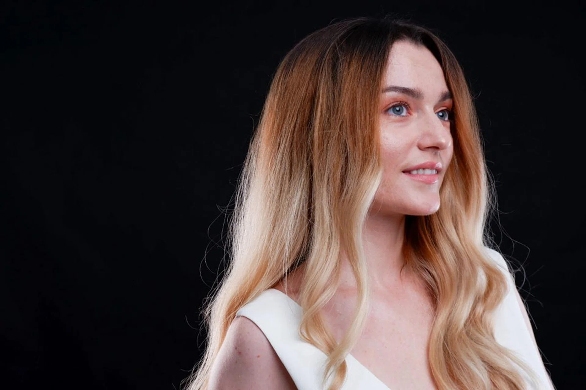 Photographed with the X-T100 (and the help of four strobes).