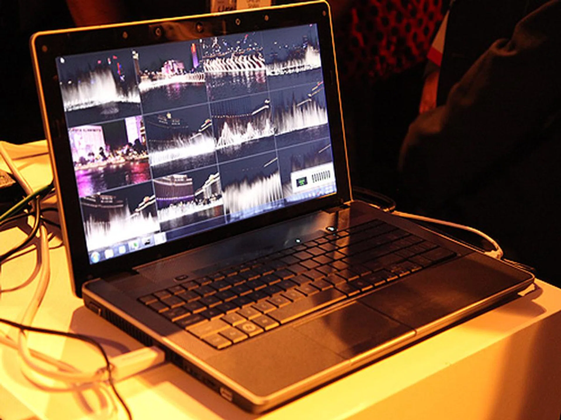 Here's another demonstration of Ivy Bridge processing media like HD movies. Although it doesn't look impressive on the surface, the laptop is actually processing 12 full HD streams at the same time. The task manager window on the lower right corner of the screen shows a total of 8 processing threads, indicating that the Ivy Bridge could either be a 4 core processor with Hyper Threading or a pure 8 core processor.