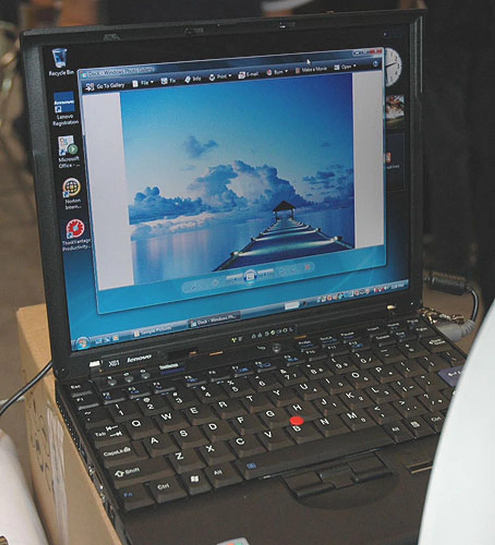  Lenovo's top of the class business notebook, the ThinkPad X61 is a very lightweight and portable notebook powered by a Core 2 Duo T9300. This 12-inch notebook has a 8-cell battery and comes with a three-year international warranty. It's not cheap however at S$3,199.  