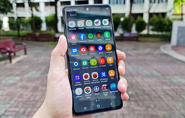 The Samsung Galaxy S20 FE.