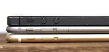 The Apple iPhone 6 (middle) is the thinnest iPhone model to date at 6.9mm. (Photo: HWZ)