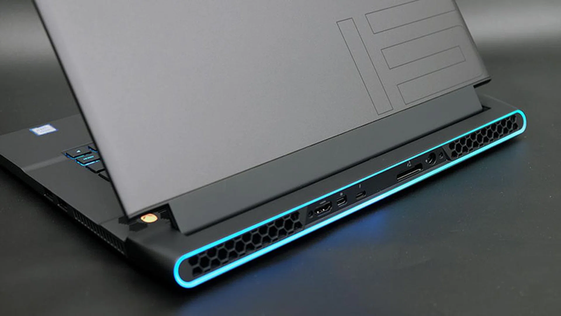 Alienware m15 R2 