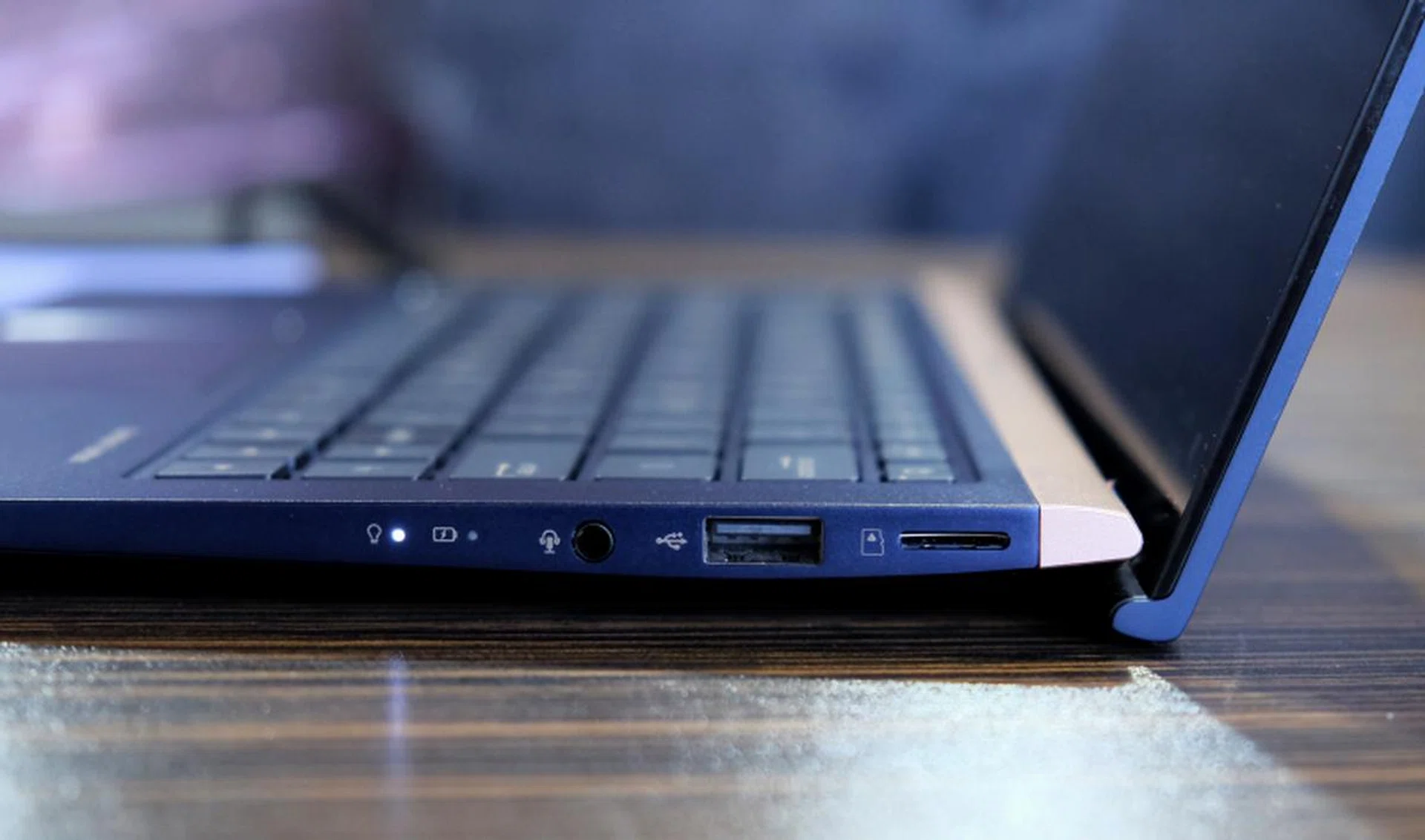 On the opposite side, you have some LED indicators, audio combo jack, a USB 2.0 port, and a microSD card reader.