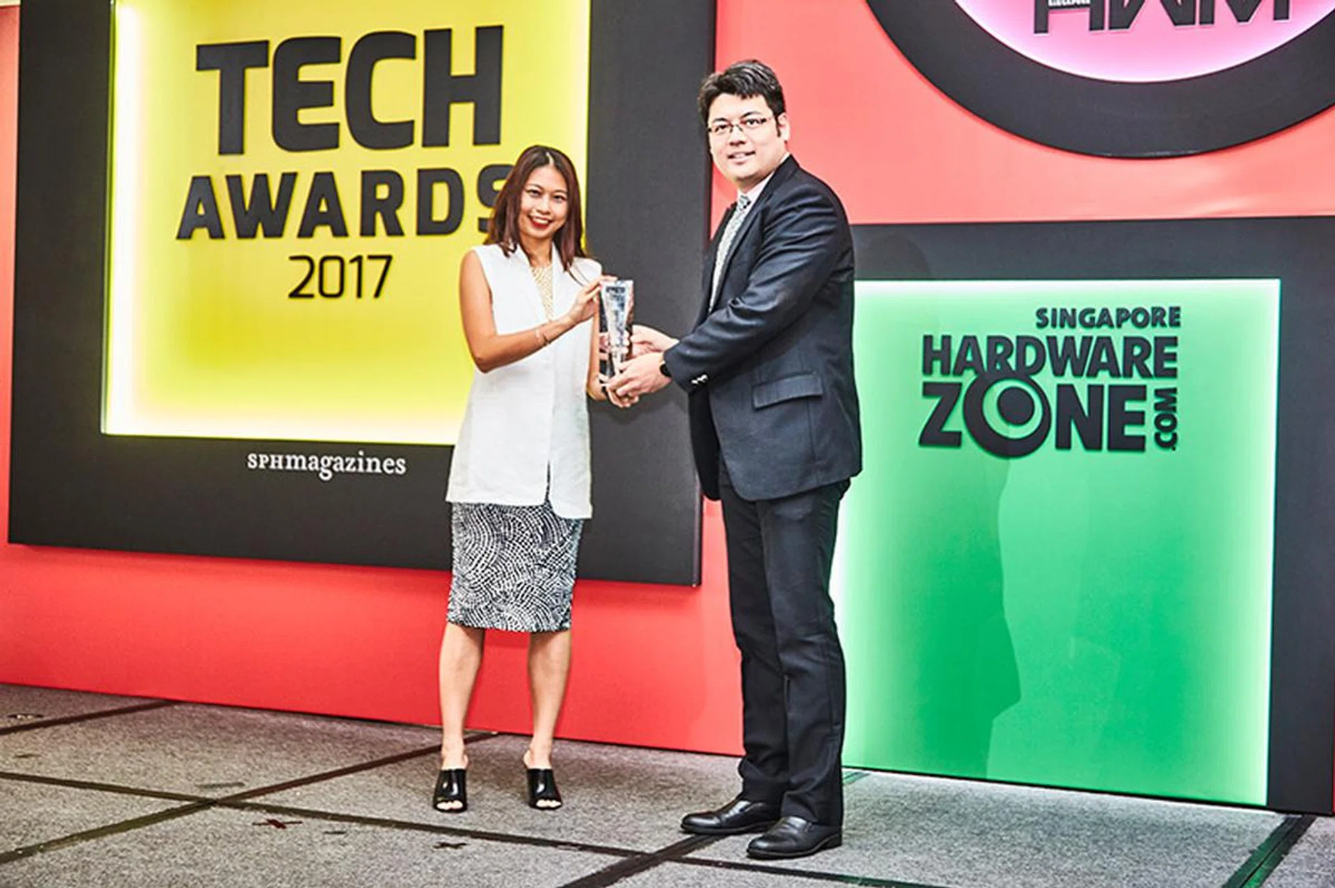 Lenovo's multi-talented Moto Z modular smartphone also lands the company an Innovation Award. Accepting the award here is Mr. Liu Wen Chuan, General Manager for Lenovo-Motorola.