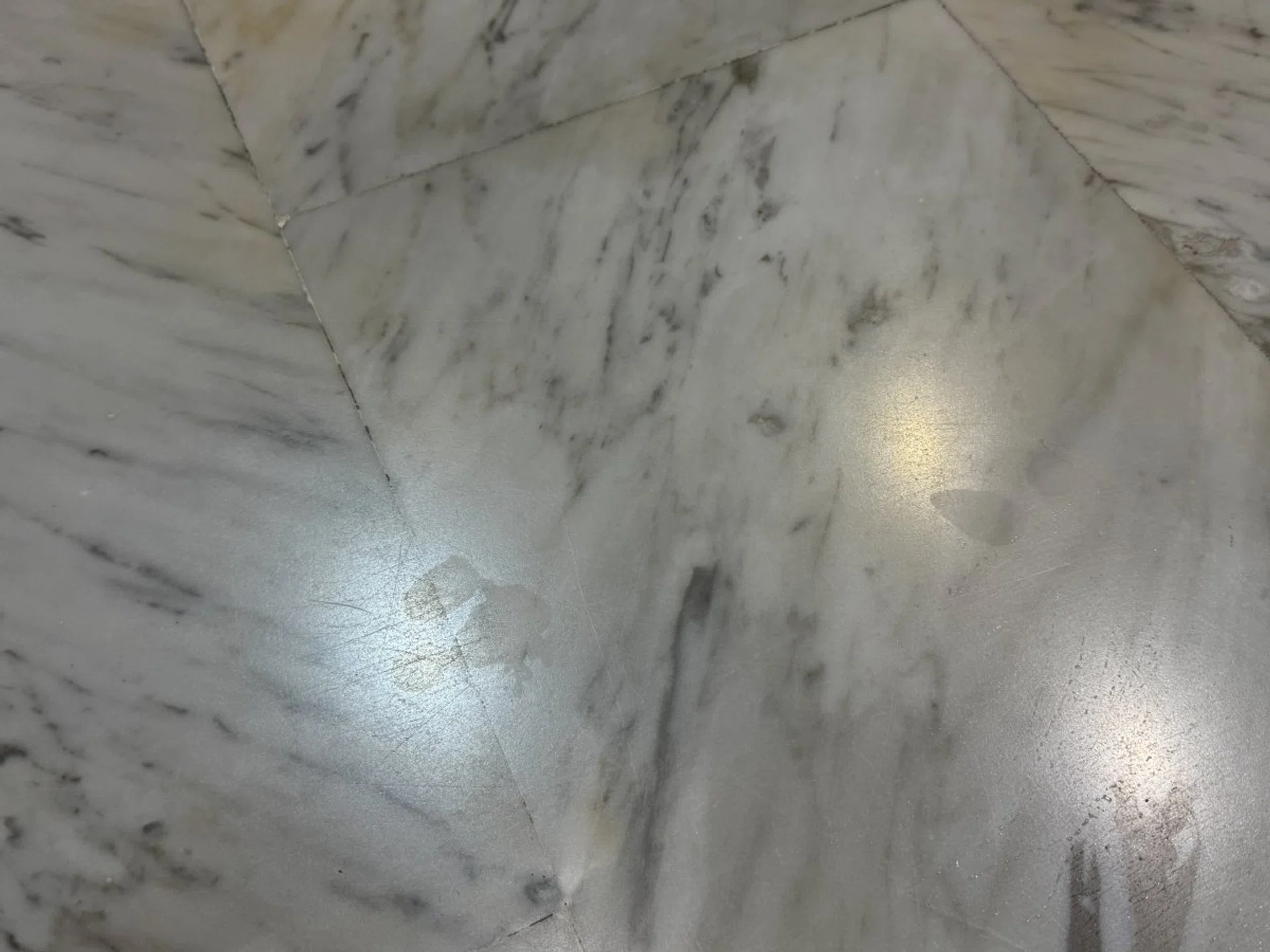But for tough, oily, food spills, you need to have use regular floor detergents to properly remove all stains. In this picture, you can clearly see oily spots left after cleaning with just water and Tineco solution. Photo: HWZ