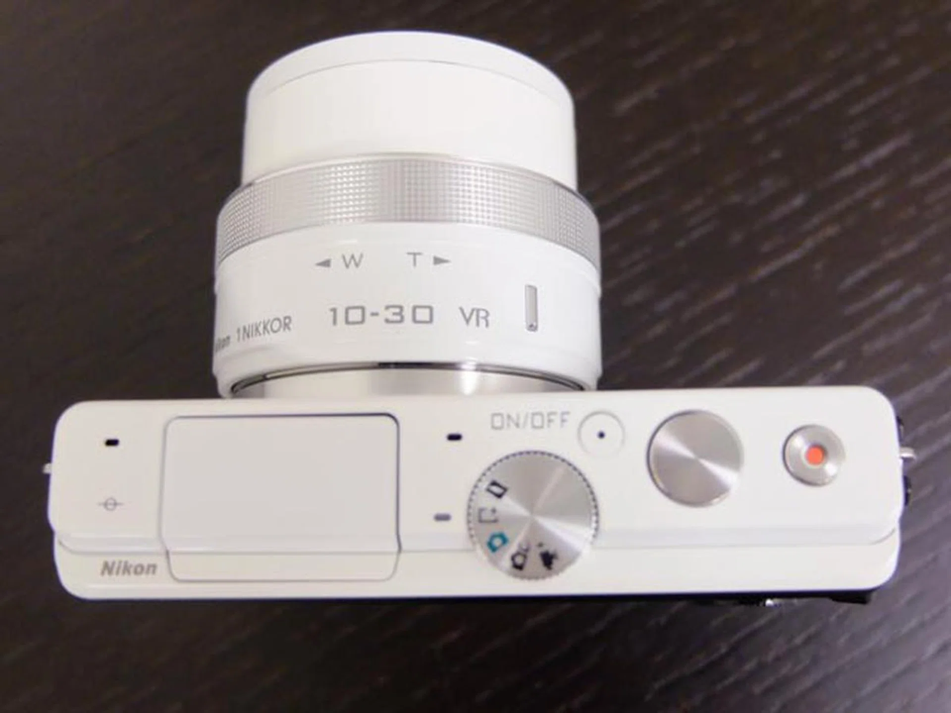  View from the top: the J4 maintains a pop-up flash and a clean layout.