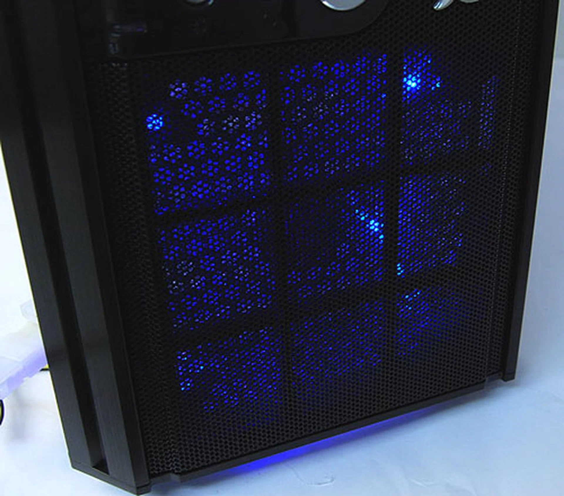 In addition to the 120mm rear exhaust fan, the Cooler Master Centurion 5 II also has a 140mm front intake fan that comes with LED lights, which adds some pizzazz to an otherwise bland-looking casing.