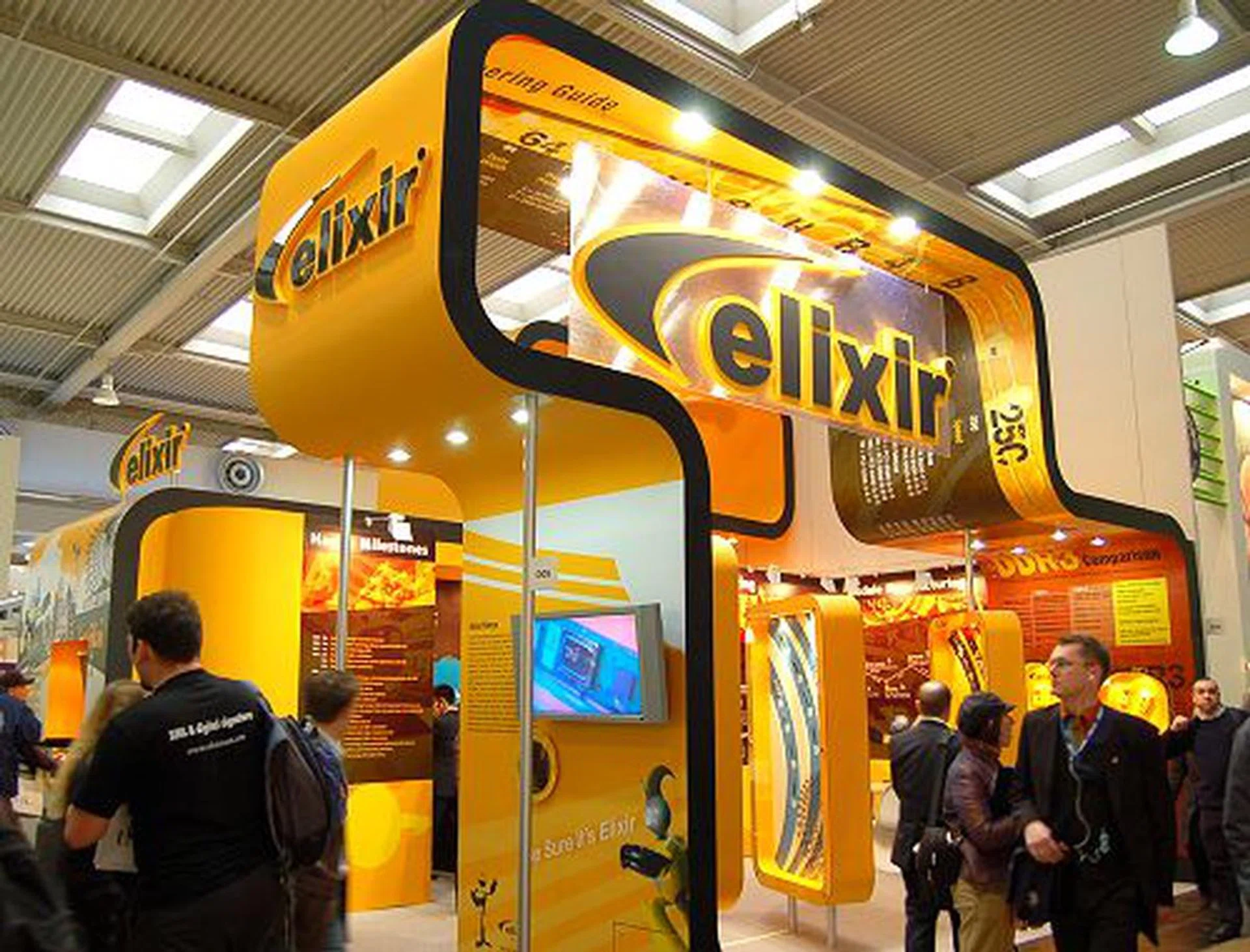  Elixir, the retail branding of Nanya memory was proudly showcasing its latest range as well as DD3 parts, which in their view are ready for retail as soon as the motherboards arrive.  