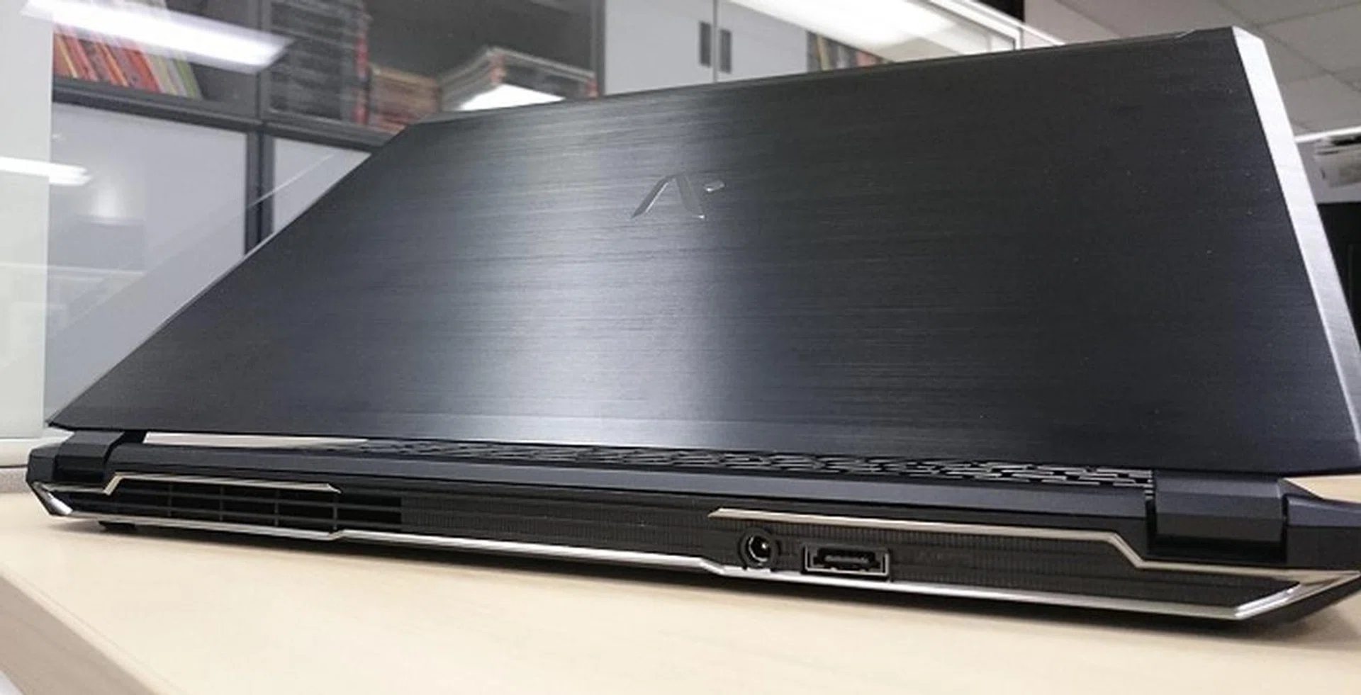 Around the back, you’ll find notice some chrome highlights to jazz up the otherwise mostly metallic black tone for the machine. Besides more exhaust outputs, you’ll find the power input jack and an eSATA/USB combo port.