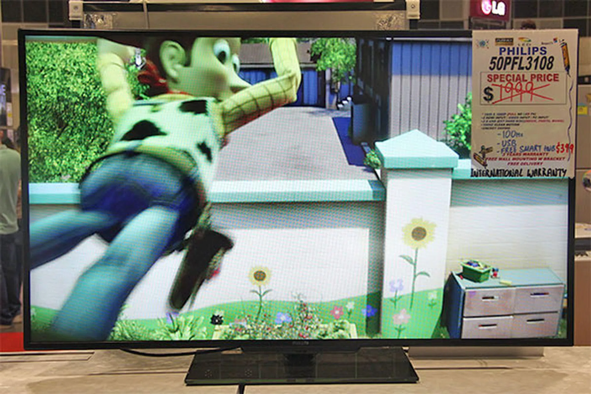The Philips 50PFL3108 is a 50-inch, full HD LED-backlit TV. It has two HDMI ports, two USB ports (good for connecting to external devices), and a 100Hz Perfect Motion Rate for clear motion sharpness. Found at Booth 407, it can be had for $1,180 (down from $1,999), and comes with a 3-year warranty, free smart hub, and free wall mounting with bracket.
