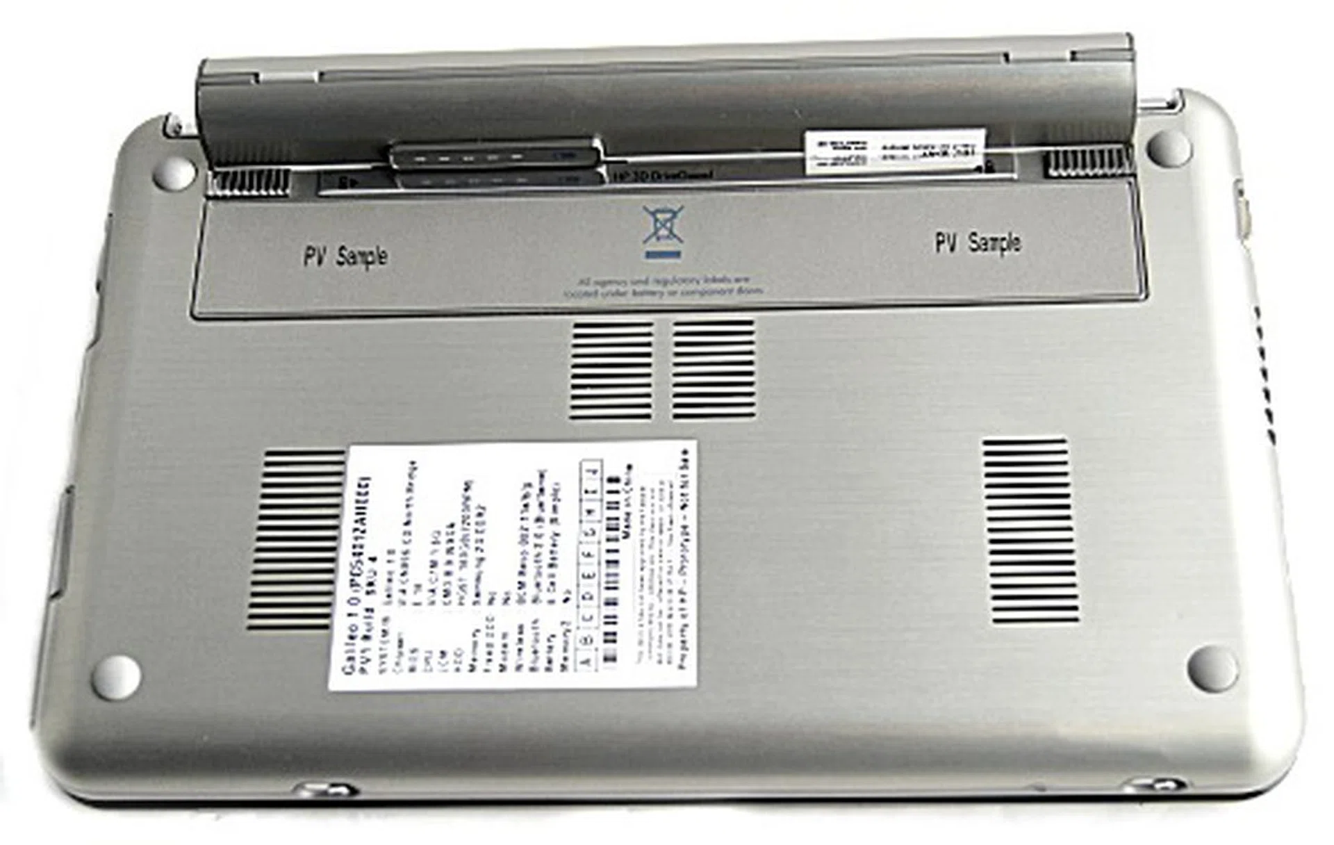 The tamper proof back of the Mini-Note has no visible screws, and has three ventilation vents. However we noticed most of the heat generated was coming from the left side of the unit (right side from this photo angle), though the other two vents do contribute somewhat.