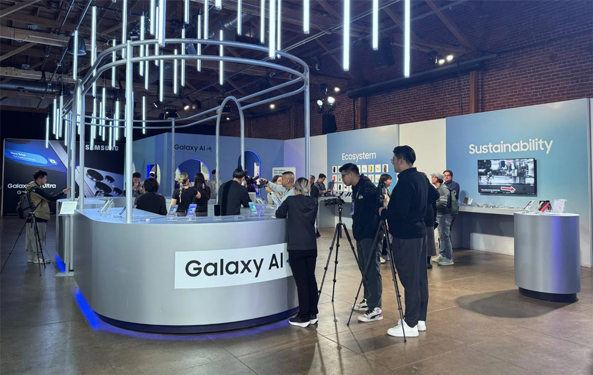 The demo session of its new and/or improved AI features on One UI 7 and Galaxy S25 series. Photo: HWZ.