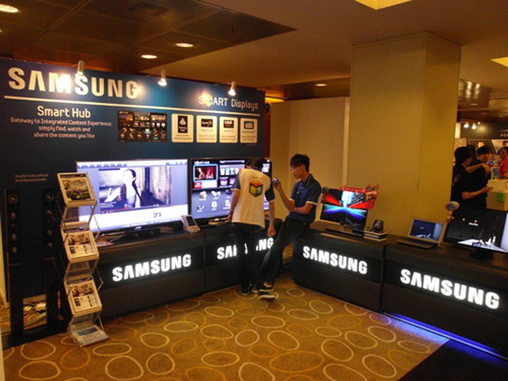 Find the best Smart TV deals at the Samsung booth. Just remember, you'll have to find sufficient space to mount your new HDTV if you decide to purchase one at Comex 2011.