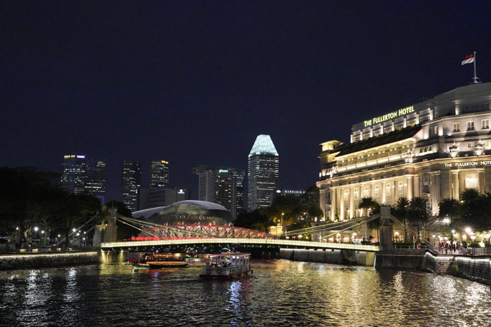 48mm at f/8, 1/40s, ISO 25,600