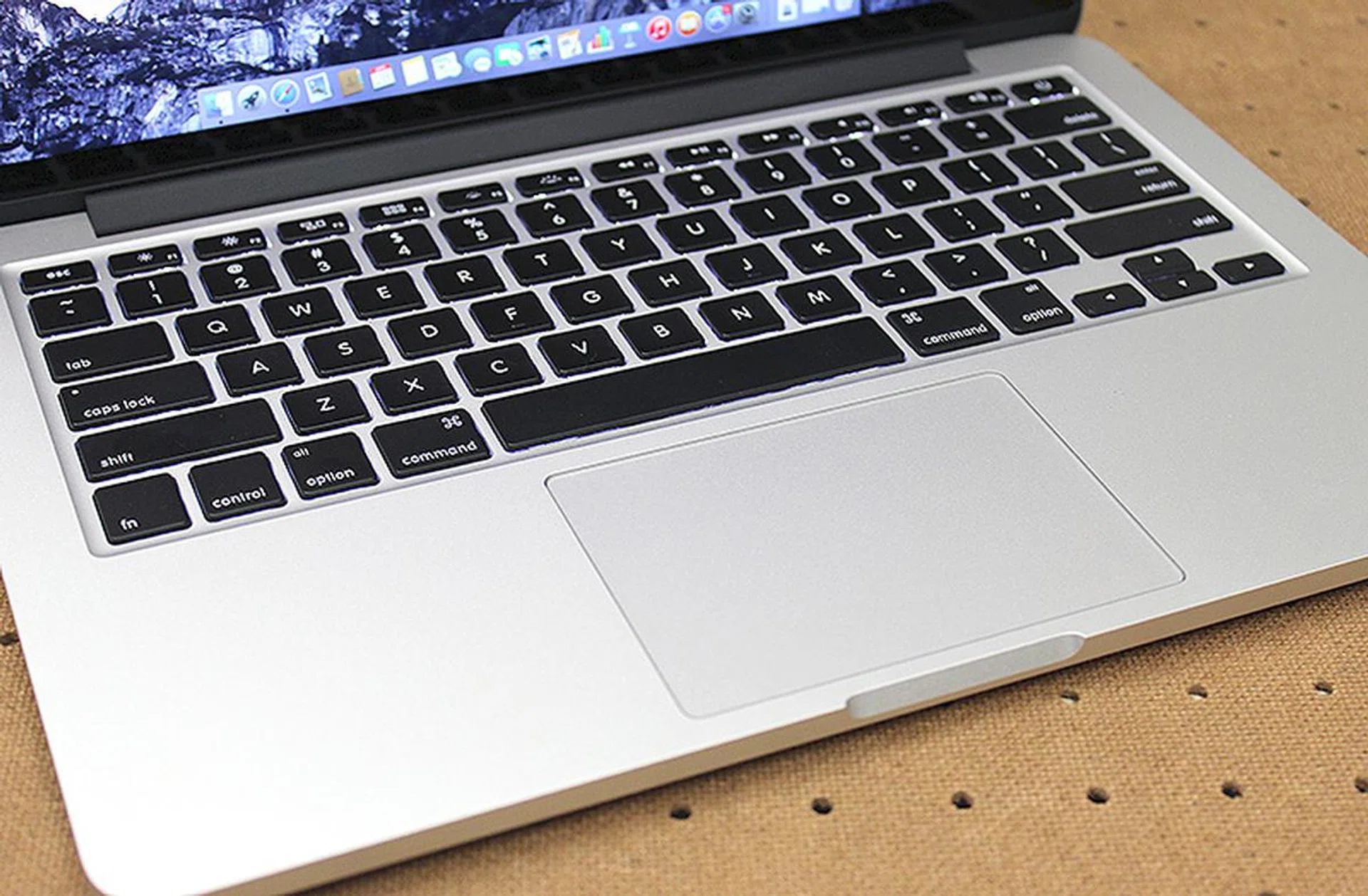 It looks like Apple's ordinary glass trackpad, but touch it when the system is not powered and you'll find that it doesn't actually move.