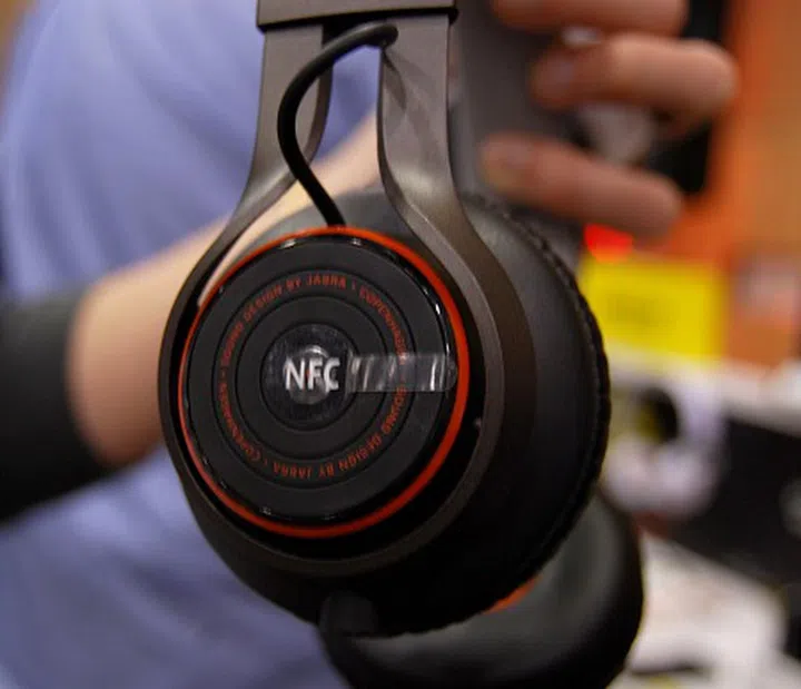 The Jabra Revo headpones even incorporates NFC functionality for even easier pairing of devices with your mobile products.