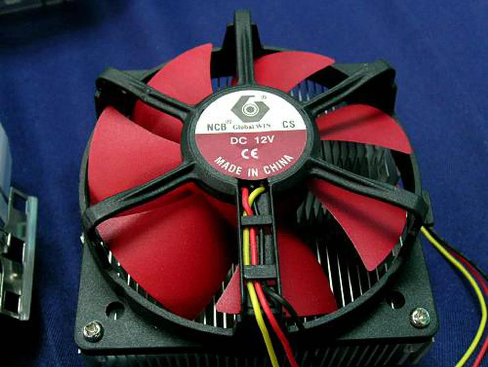 Global WIN was also seen touting their new bearing design using Nanometer Ceramic, which is stronger, harder and longer lasting than regular steel bearings. Global WIN fans with the NCB sign as above will all carrying this new NCB bearing.