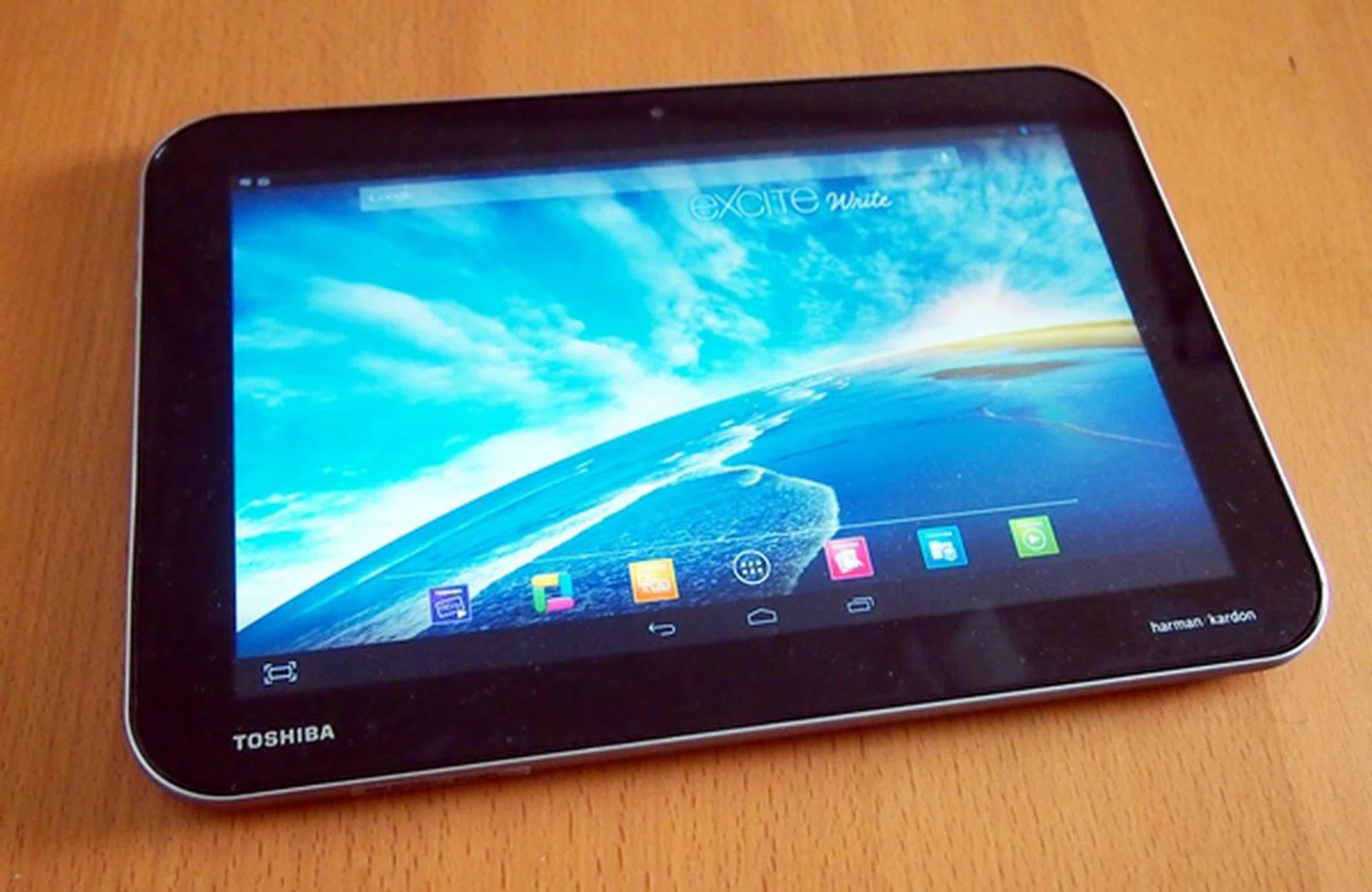 No doubt a beautiful display, the Toshiba Excite Write is marred by sluggish interface navigation and a thick profile.