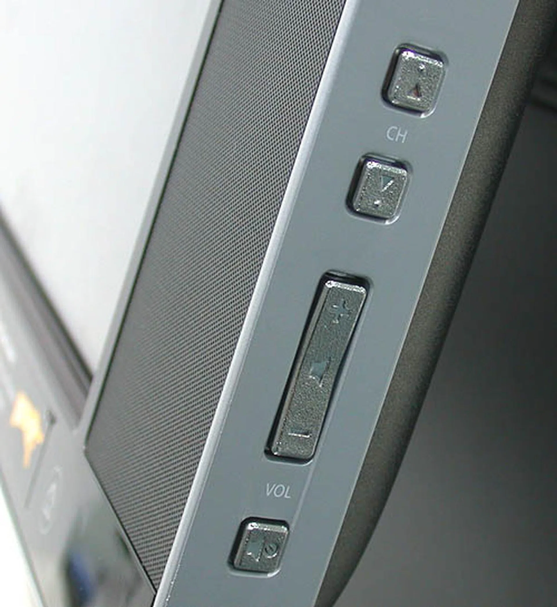 Located conveniently at the side of the display are the volume controls and mute. You can also change the channels if you're in the Live TV module of Windows Media Center. 