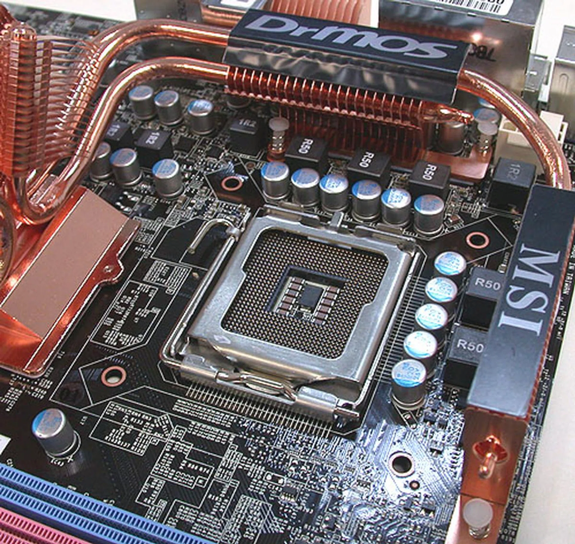 There's no polymer capacitors on the Platinum but solid capacitors are fine with us. Despite the seemingly close proximity of the capacitors to the socket, there's still ample space surrounding the socket for exotic heatsinks (if they've the height clearance).