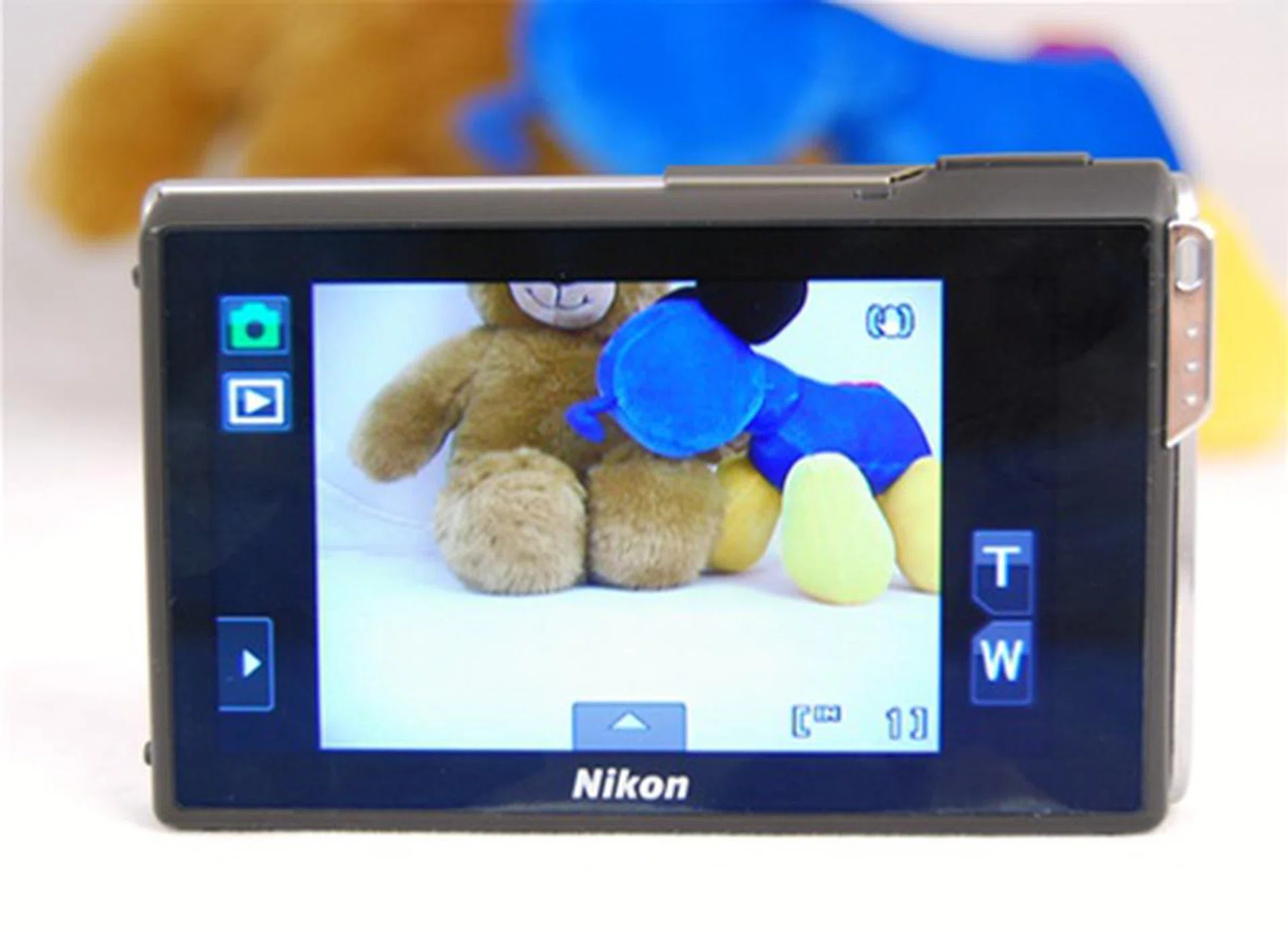 The Nikon S80 relies heavily on its touch functions with almost no physical buttons on the camera. The back is entirely covered by a 3.5-inch OLED screen. As you can see, even the zoom controls are touch-sensitive.