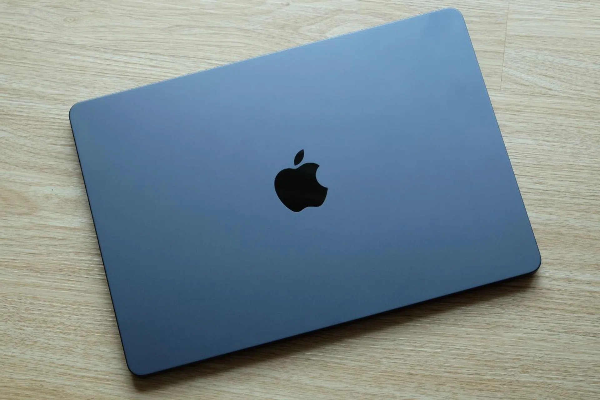 Don't be a scrooge and get the old M1 MacBook Air. The new M2 MacBook Air is the one you really want.