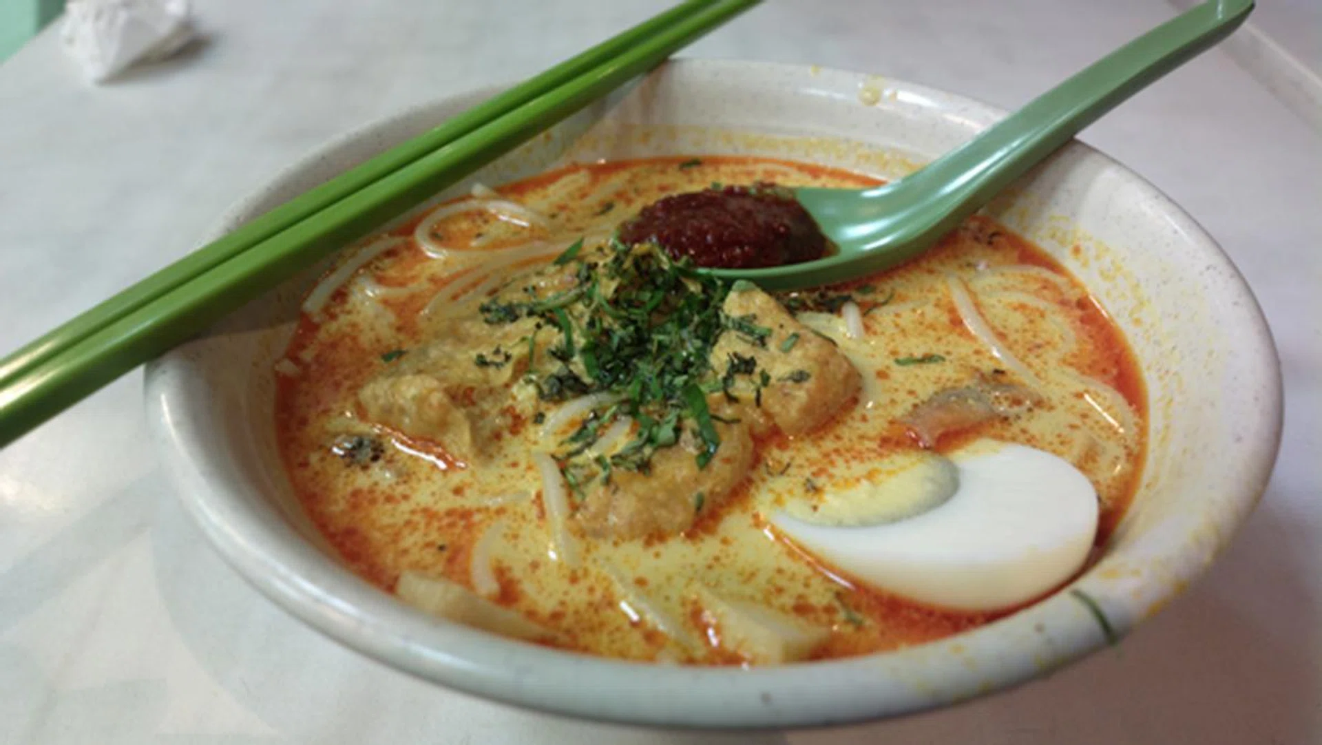 At a resolution of 33 megapixels and an aspect ratio of 16:9, the 808 PureView surprised us when we shot this image at a light sensitivity setting of ISO100. While it looks good at this size, let's take a closer look at the 100% crop.