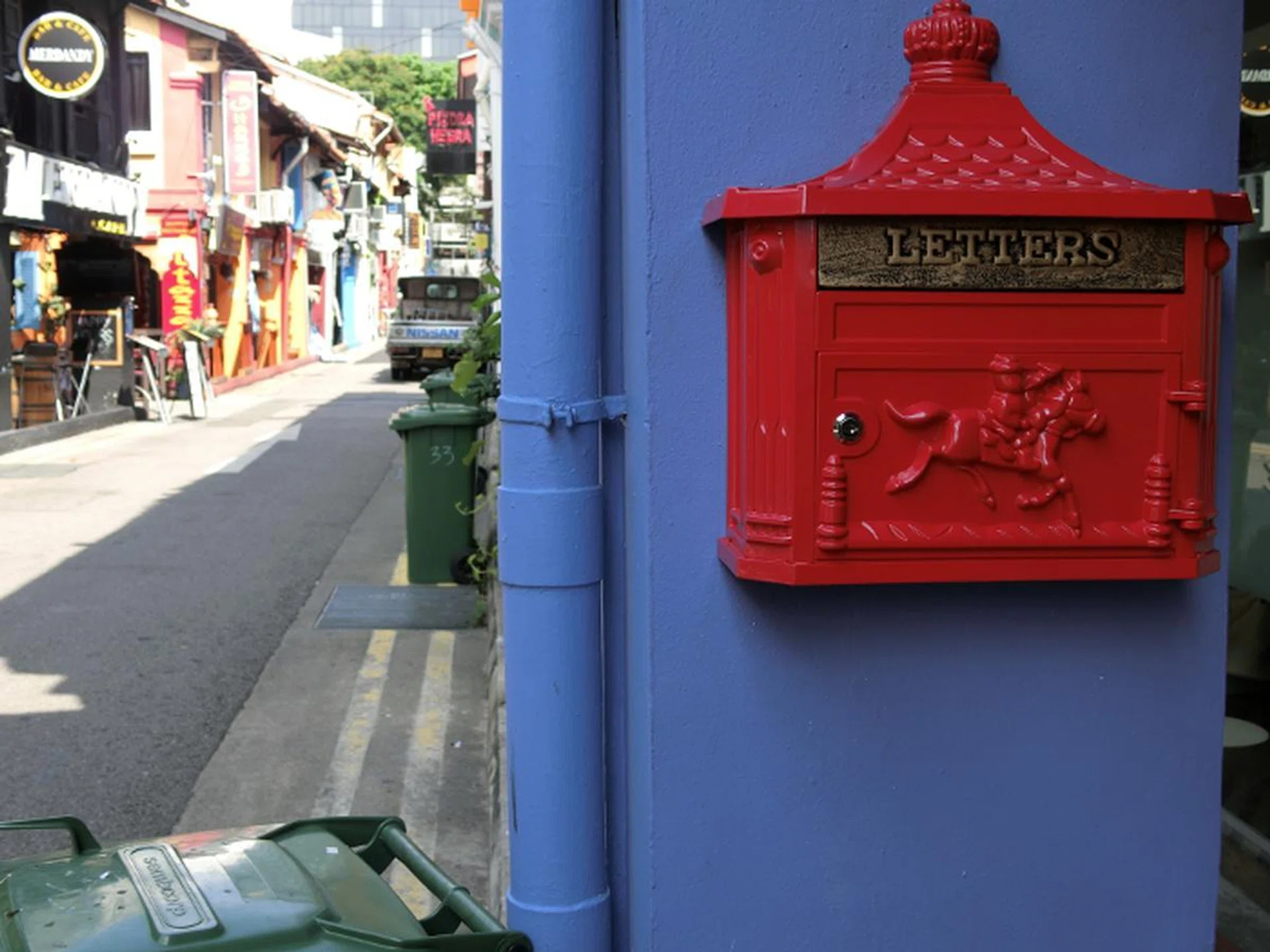 f/2.8 at 42mm, 1/400sec, ISO80