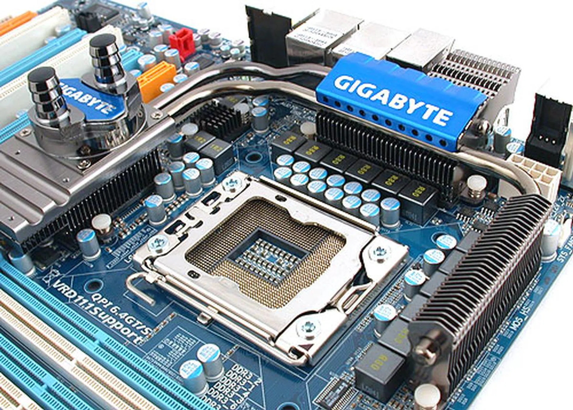 Similar to the ASUS, the heatsinks and heat-pipes surrounding the CPU socket are fairly low-profile and minimal when compared to their older chipsets. There are also 12 power phases for the CPU with VRD11.1 support, nothing new here for a Gigabyte board. 