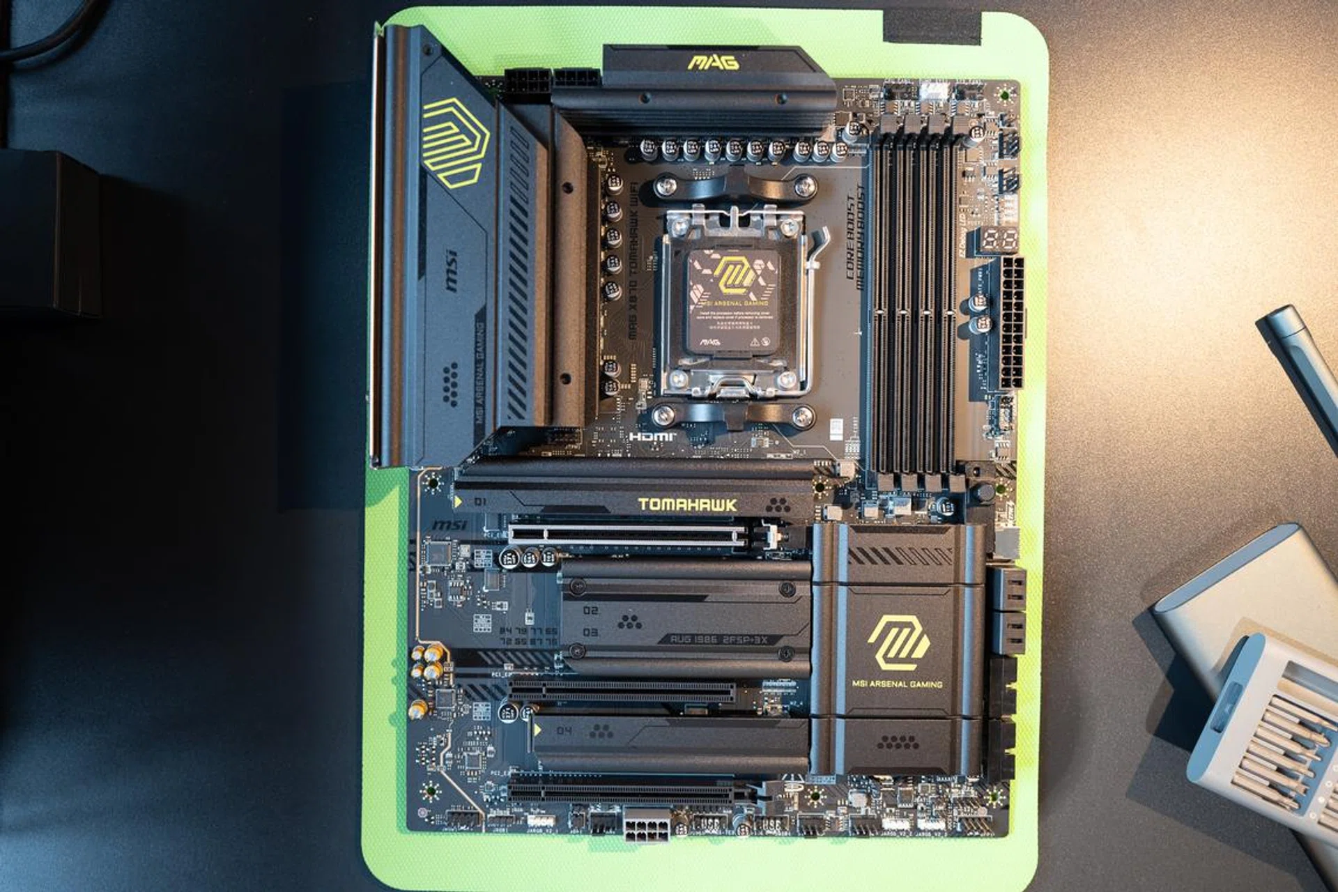 The X870 MAG Tomahawk WiFi is built to power the upcoming next-gen graphics cards from NVIDIA and AMD. Image: HWZ