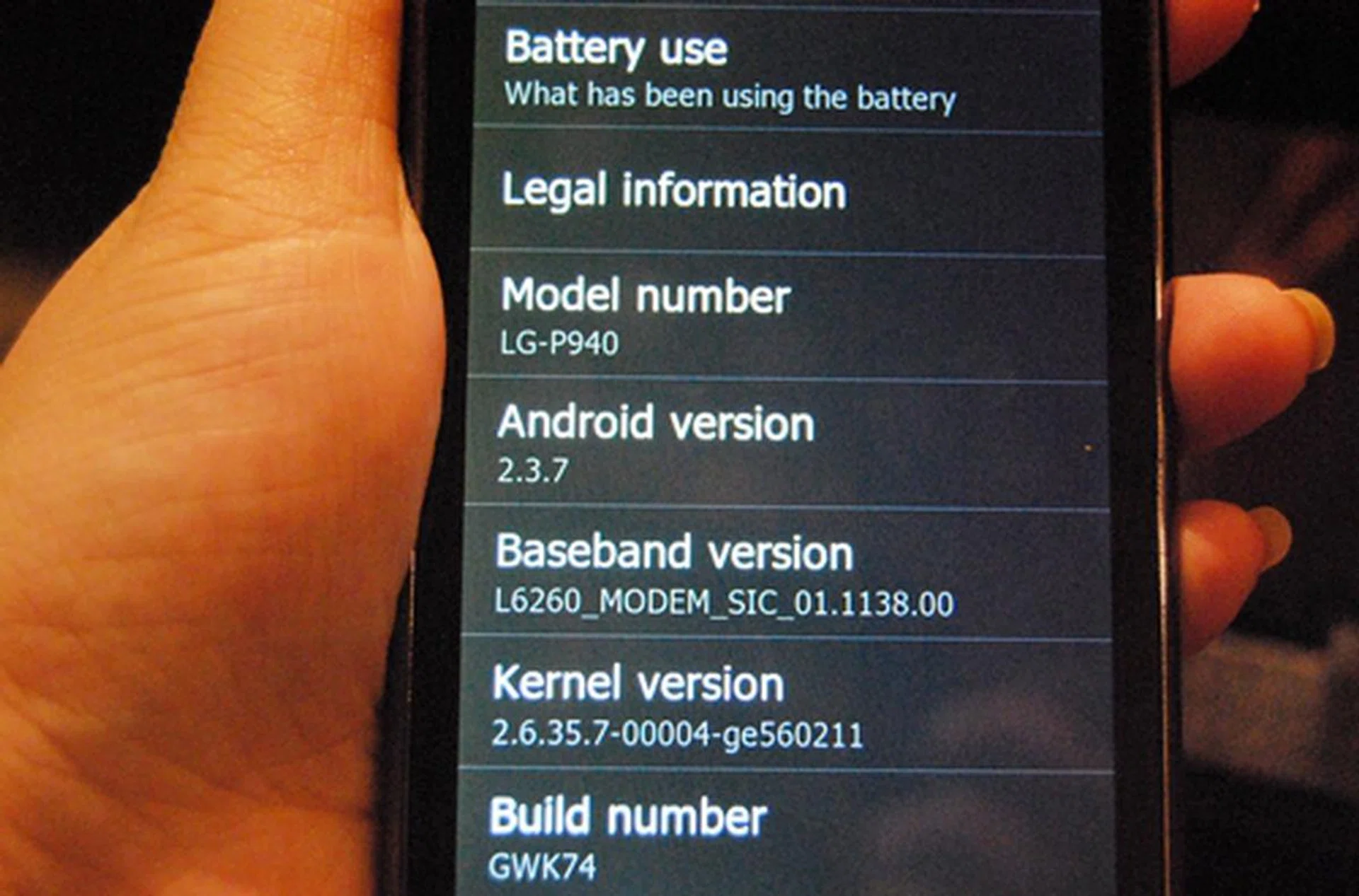 The PRADA Phone comes with the Android 2.3 Gingerbread OS as of now but users can expect an upgrade to Android 4.0 Ice Cream Sandwich OS in Q2 2012.