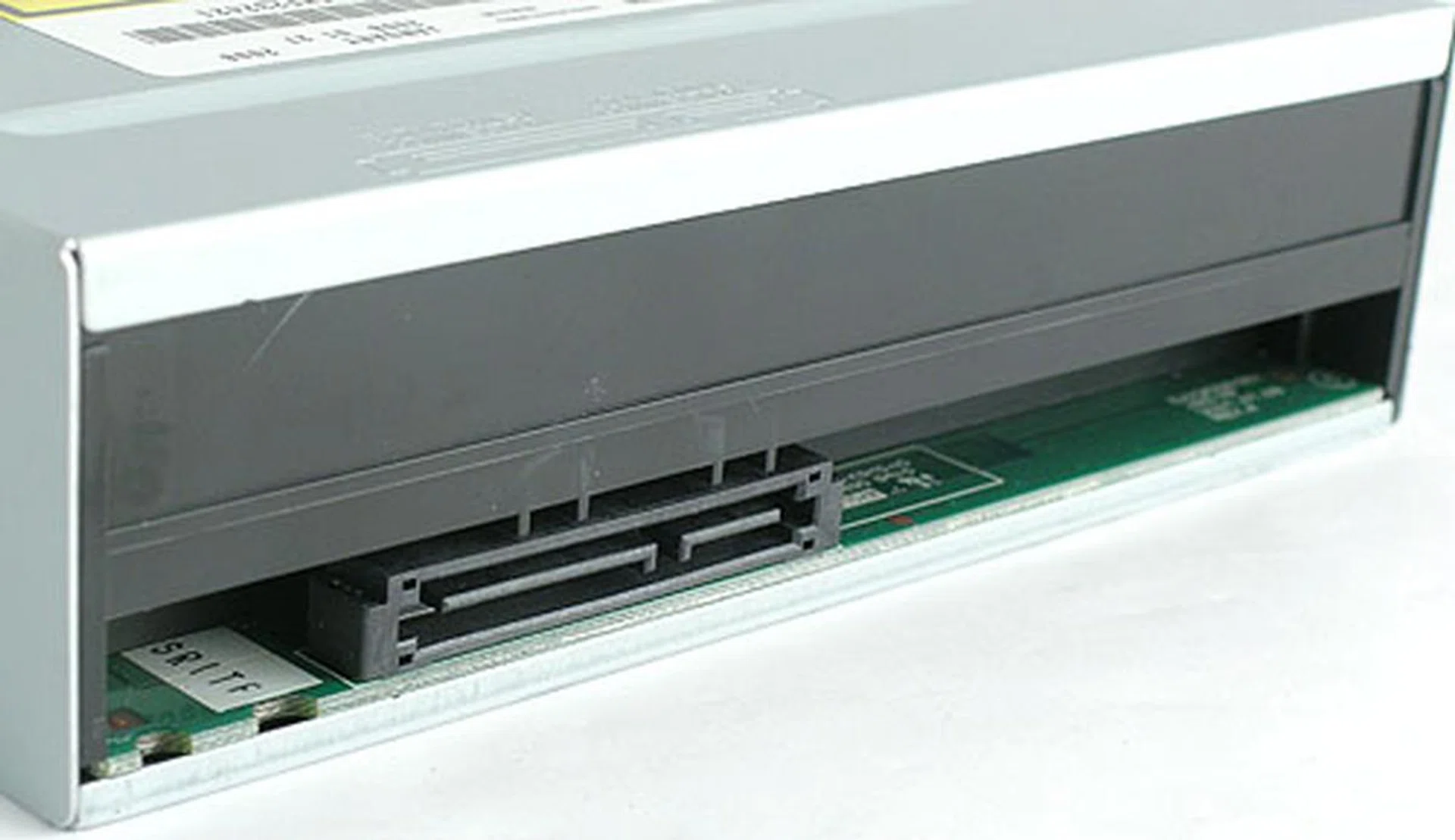 Nothing like switching to the SATA interface to greatly reduce the clutter at the back of the drive.