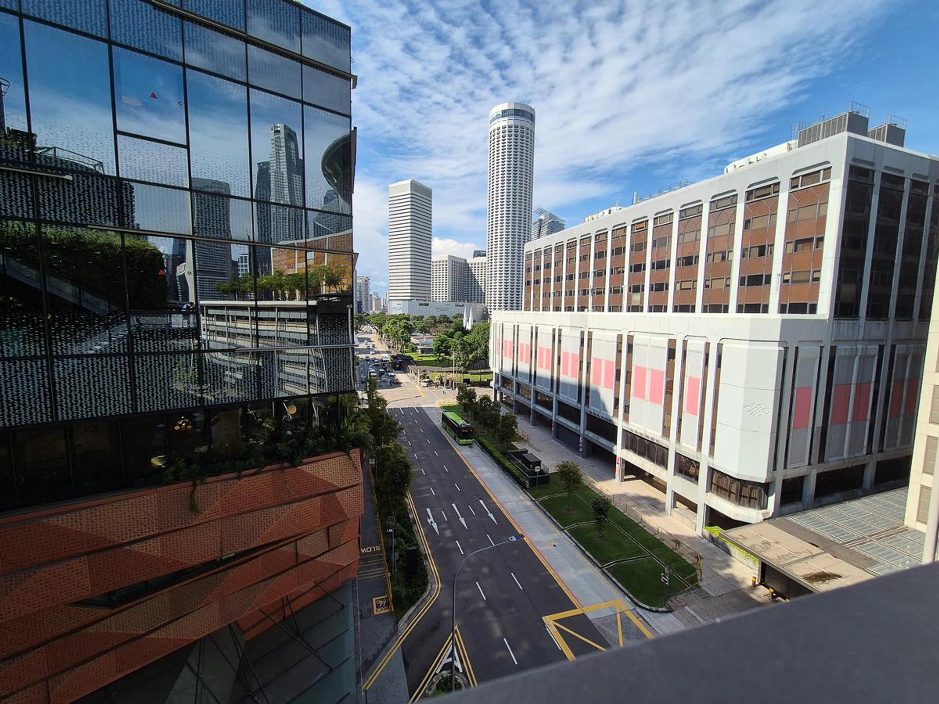 Samsung Galaxy S24+, ultra-wide.