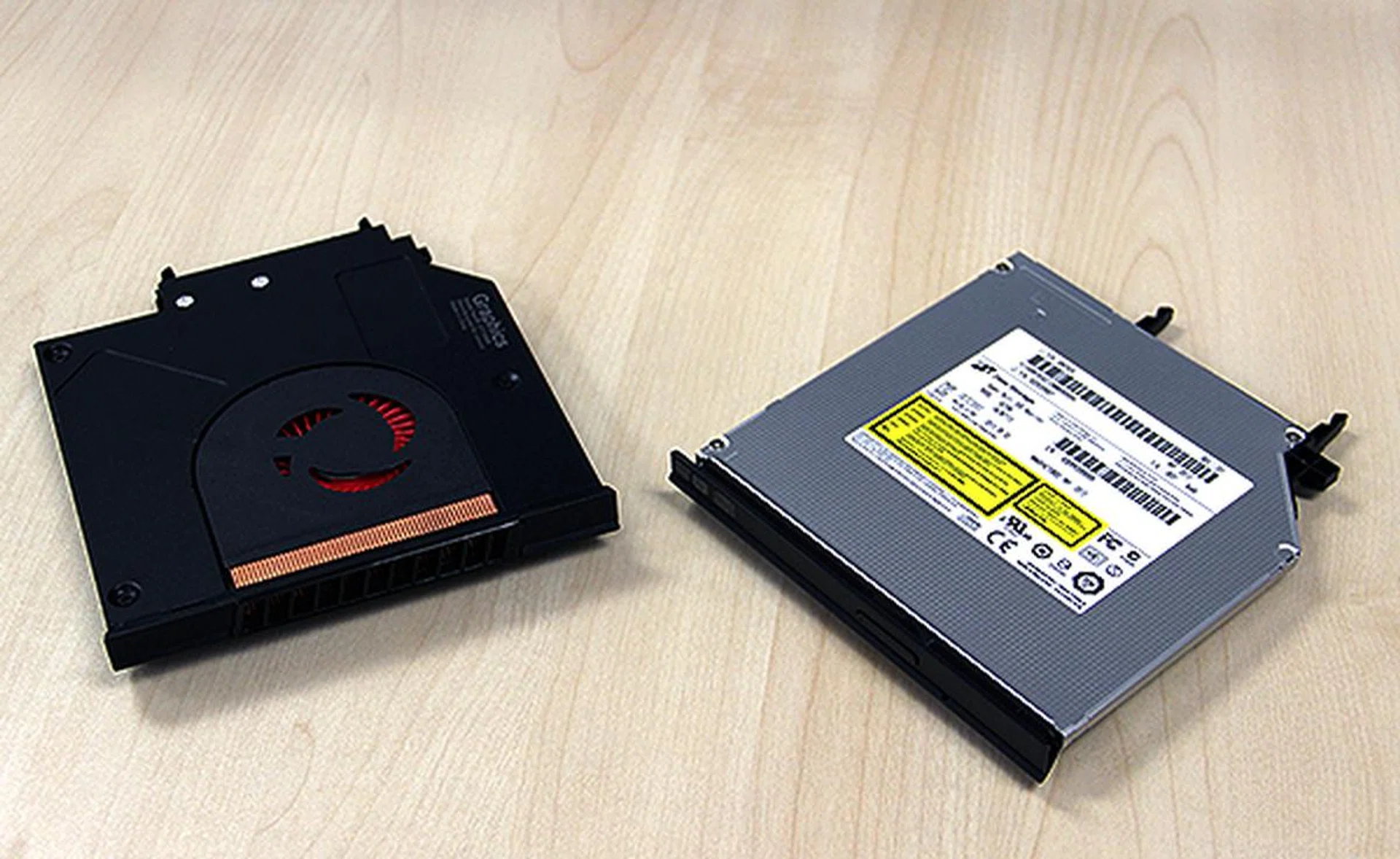 The Ultrabay can accommodate a DVD combo drive or an add-on graphics module for SLI goodness.