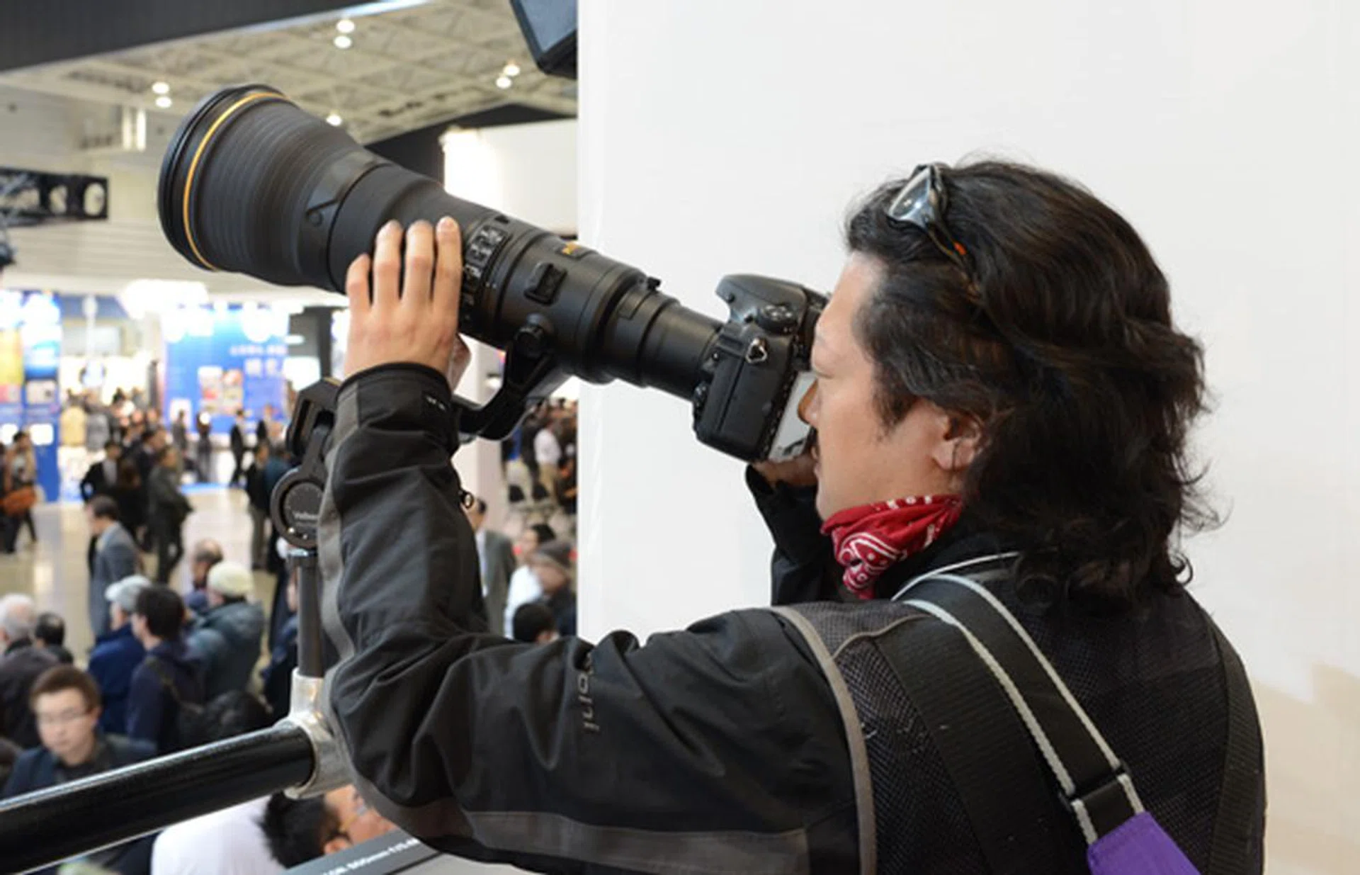 There was no lack of people who fancied a go at Nikon's new AF-S Nikkor 800mm f/5.6E FL ED VR  lens.