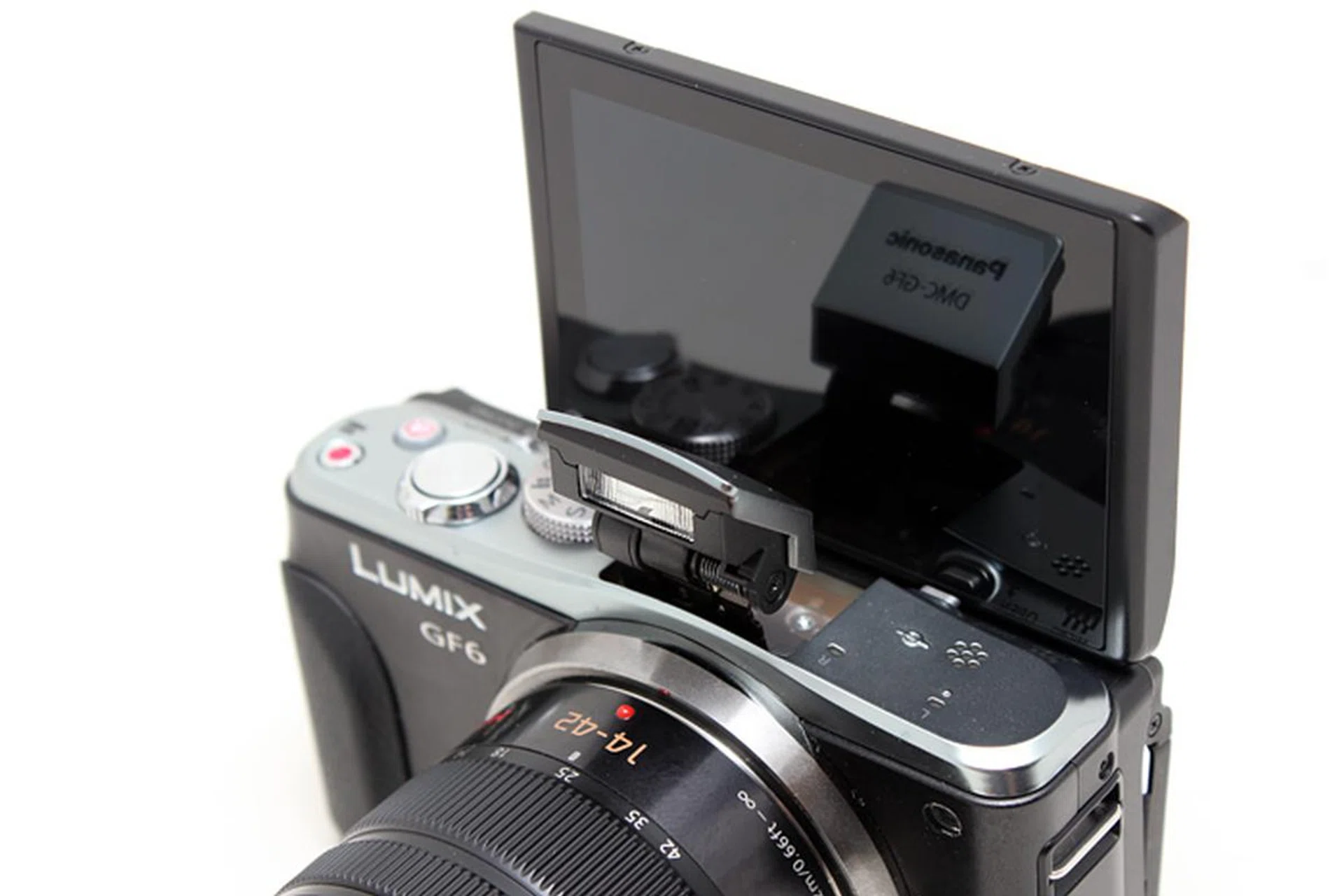 The 180° tilting touch-screen doesn't get in the way of the flash, in case you need a brightened selfie.