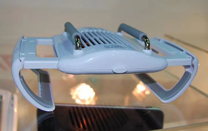 Claimed to be the world's first cooler for routers, this is Evercool's Dr.Cool. Using a 80mm fan, it grips onto your router to keep it cool. While we're aware routers get hot, isn't this getting overboard?
