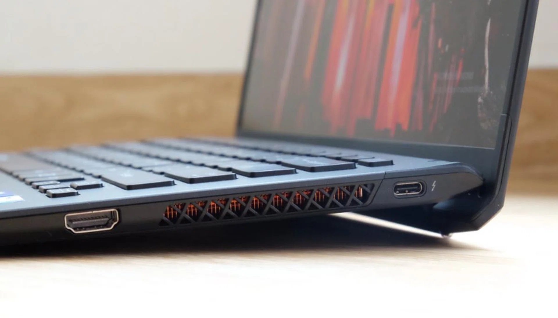 There's a single USB-C Thunderbolt 4 port on each side. On the right is also a full-size HDMI port.