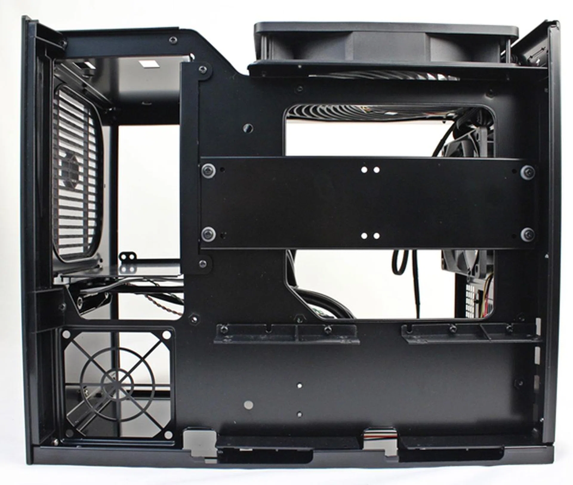 We see the options for mounting dual 3.5-inch and dual 2.5-inch drives in this view.