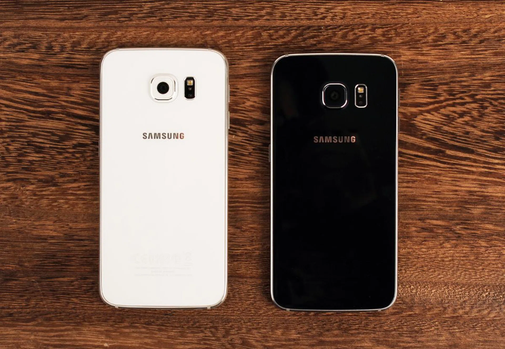 The glass rear looks lovely, but it is a bit of a fingerprint magnet.