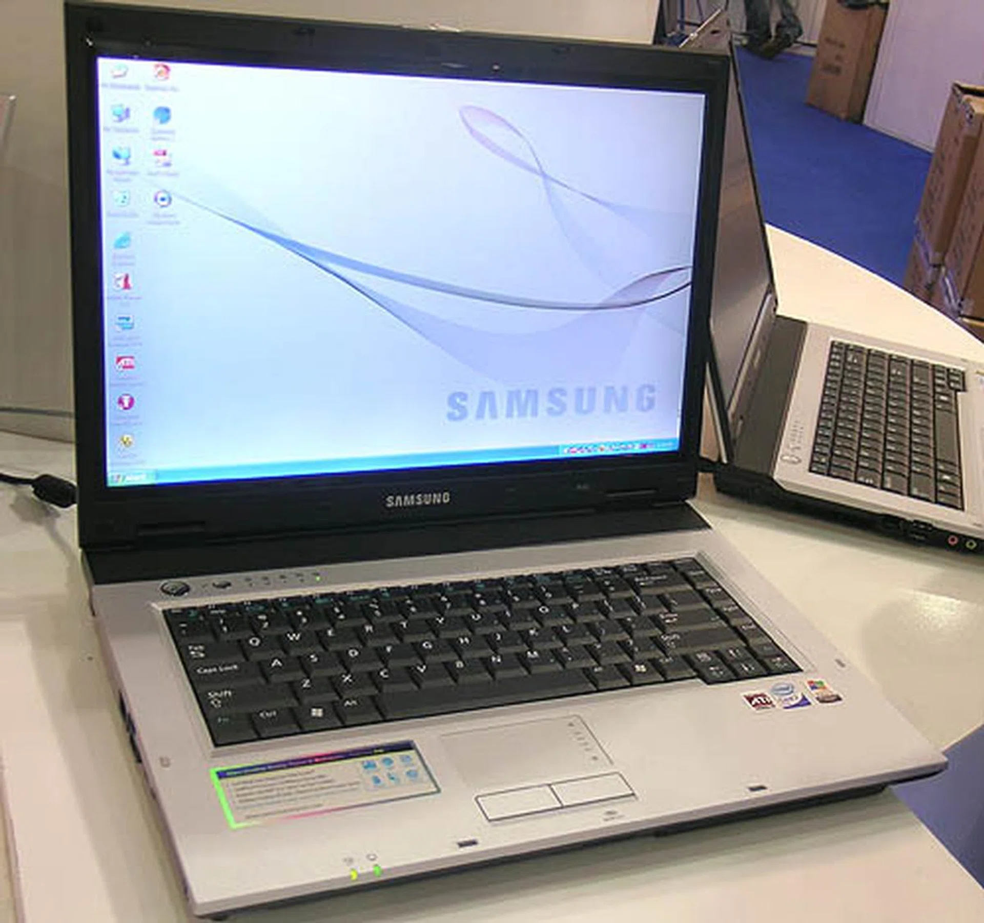 The Samsung R40 boasts of a spanking new Core 2 Duo T5500 processor and up to 1GB of DDR2 memory. Its main weakness seems to be the integrated ATI Radeon Xpress 200M graphics. However, for $1899, it's quite value for money, especially since you can expect goodies worth up to $700 and a chance at a sure win lucky dip. 