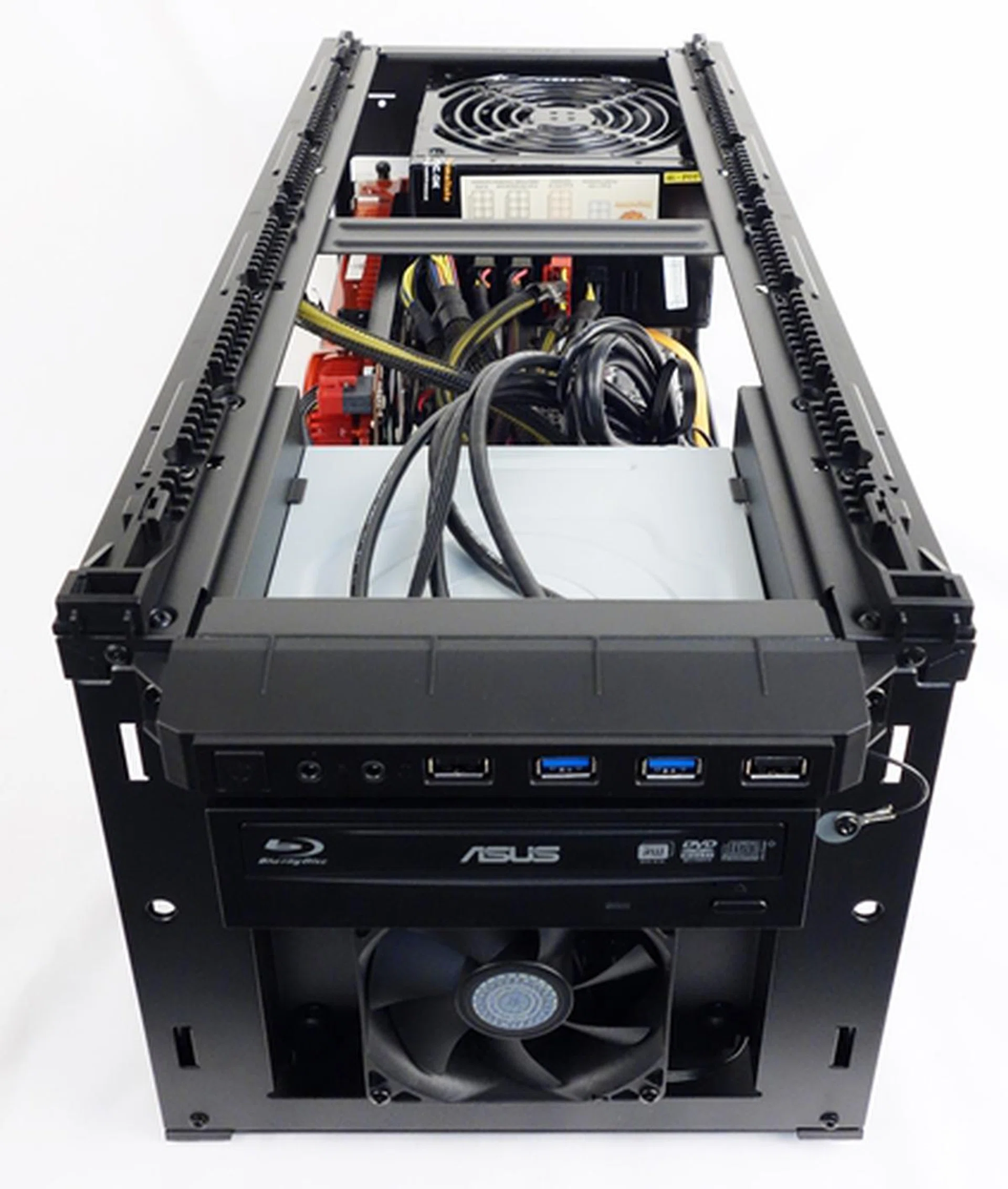 The I/O module had to be transplanted from the HAF 925.